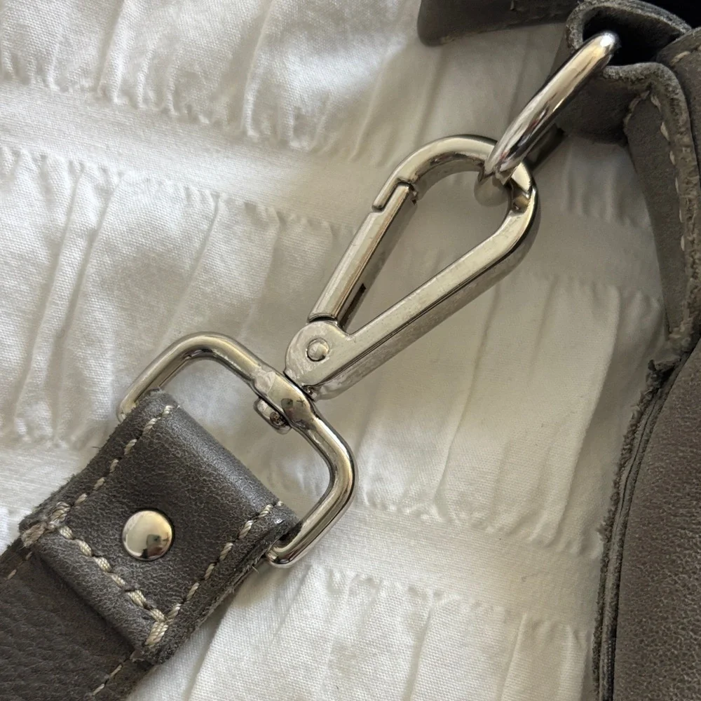 Roots Gray Crossbody Bag with Front Pockets - Picture 5 of 11